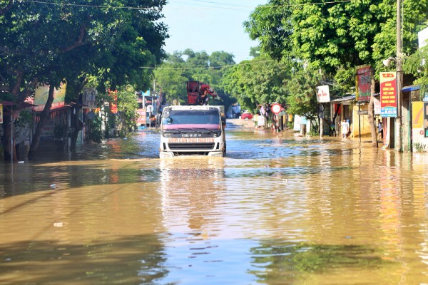 Bộ Công an đưa xe đặc chủng lội nước hỗ trợ dân vùng lụt Hà Nội Bộ Công an đưa xe đặc chủng lội nước hỗ trợ dân vùng lụt Hà Nội