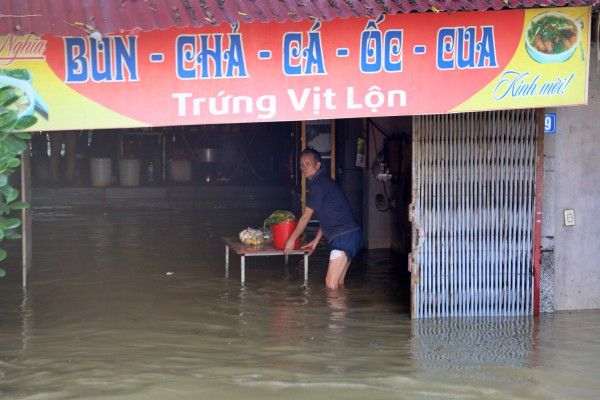 Bộ Công an đưa xe đặc chủng lội nước hỗ trợ dân vùng lụt Hà Nội Bộ Công an đưa xe đặc chủng lội nước hỗ trợ dân vùng lụt Hà Nội