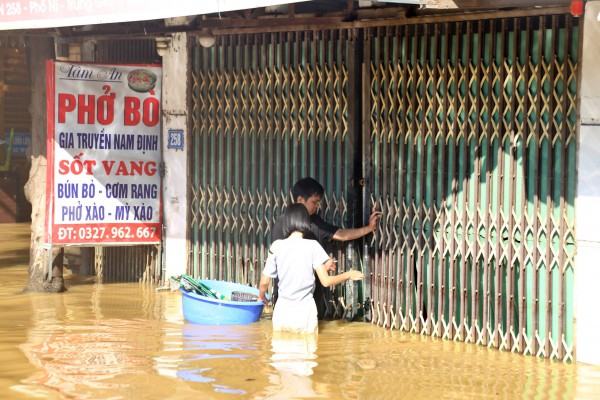 Bộ Công an đưa xe đặc chủng lội nước hỗ trợ dân vùng lụt Hà Nội Bộ Công an đưa xe đặc chủng lội nước hỗ trợ dân vùng lụt Hà Nội