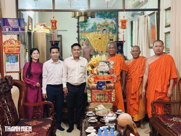 Bộ Dân tộc và Tôn giáo chúc Tết Chôl Chnăm Thmây tại chùa Candaransi 80 năm tuổi