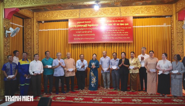 Bộ Dân tộc và Tôn giáo chúc Tết Chôl Chnăm Thmây tại chùa Candaransi 80 năm tuổi