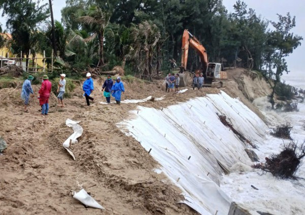 Bờ biển Hội An bị xâm thực gần 30 m, uy hiếp khu dân cư Bờ biển Hội An bị xâm thực gần 30 m, uy hiếp khu dân cư