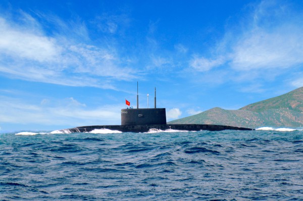 Bộ đội Hải quân luyện tập diễu binh Quốc khánh 2.9 trên bờ, dưới biển