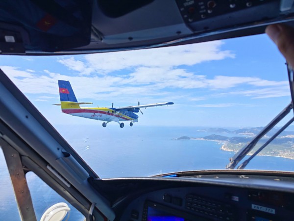 Bộ đội Hải quân luyện tập diễu binh Quốc khánh 2.9 trên bờ, dưới biển