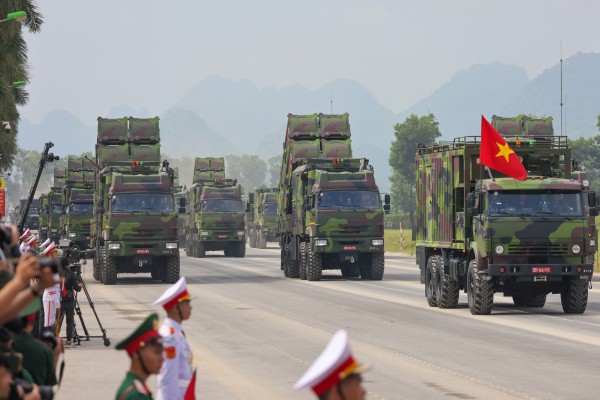 Bộ đội Hải quân luyện tập diễu binh Quốc khánh 2.9 trên bờ, dưới biển