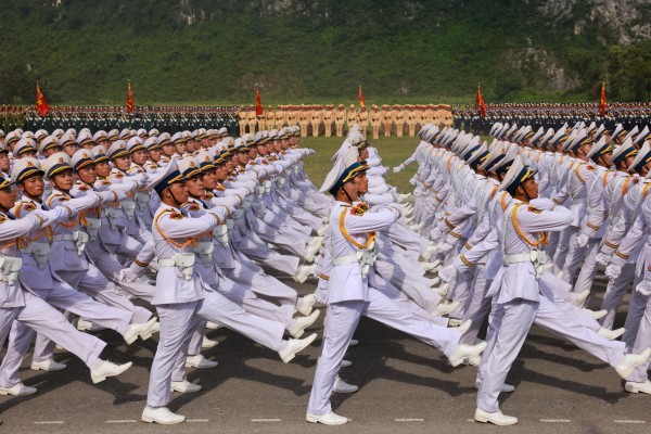 Bộ đội Hải quân luyện tập diễu binh Quốc khánh 2.9 trên bờ, dưới biển