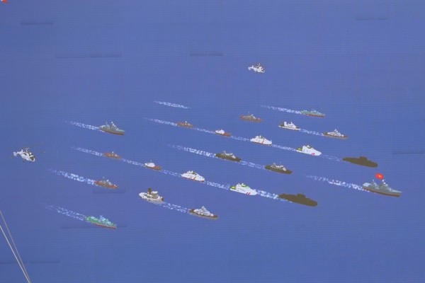 Bộ đội Hải quân luyện tập diễu binh Quốc khánh 2.9 trên bờ, dưới biển