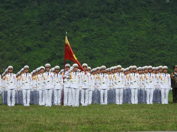 Bộ đội Hải quân luyện tập diễu binh Quốc khánh 2.9 trên bờ, dưới biển