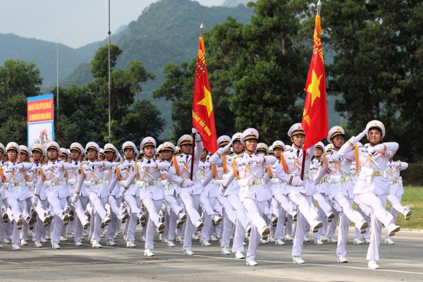 Bộ đội Hải quân luyện tập diễu binh Quốc khánh 2.9 trên bờ, dưới biển