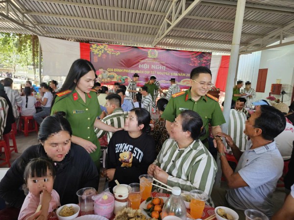 Bữa cơm khơi dậy khát vọng hoàn lương trong mỗi phạm nhân Bữa cơm khơi dậy khát vọng hoàn lương trong mỗi phạm nhân