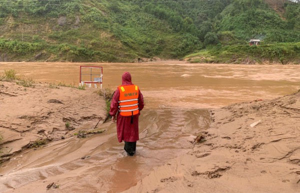 Bùn đất bủa vây nhiều con đường, bản làng biên giới Quảng Trị Bùn đất bủa vây nhiều con đường, bản làng biên giới Quảng Trị