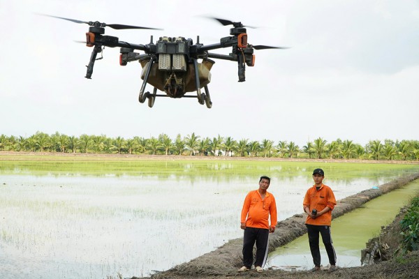 Bùng nổ UAV nông nghiệp ở miền Tây Bùng nổ UAV nông nghiệp ở miền Tây