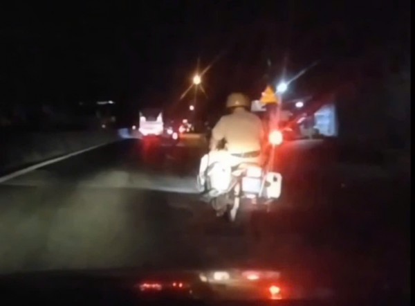 CSGT Tây Ninh mở đường, đưa người phụ nữ nghi bị tai biến đi cấp cứu CSGT Tây Ninh mở đường, đưa người phụ nữ nghi bị tai biến đi cấp cứu