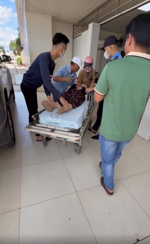 CSGT Đồng Nai dùng xe đặc chủng đưa người phụ nữ bị tai nạn đi cấp cứu