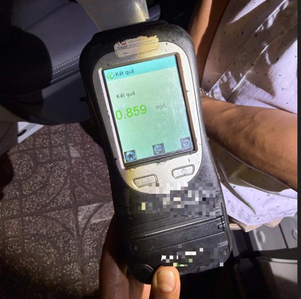 CSGT Đồng Nai phát hiện tài xế nồng độ cồn gấp đôi mức kịch khung