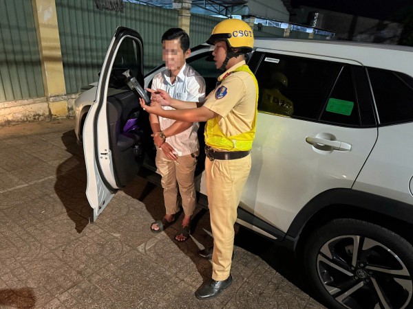 CSGT Đồng Nai phát hiện tài xế nồng độ cồn gấp đôi mức kịch khung