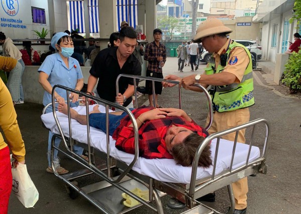 CSGT mở đường đưa bệnh nhân nguy kịch trên cao tốc đến Bệnh viện Chợ Rẫy