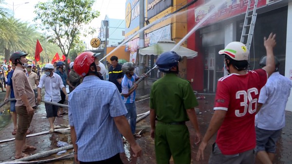 Cà Mau: Cháy lớn tại cửa hàng xe máy ngày cuối năm