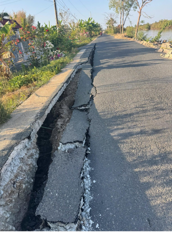 Cà Mau: Lại xảy ra sụt lún đường ở xã Cái Nước