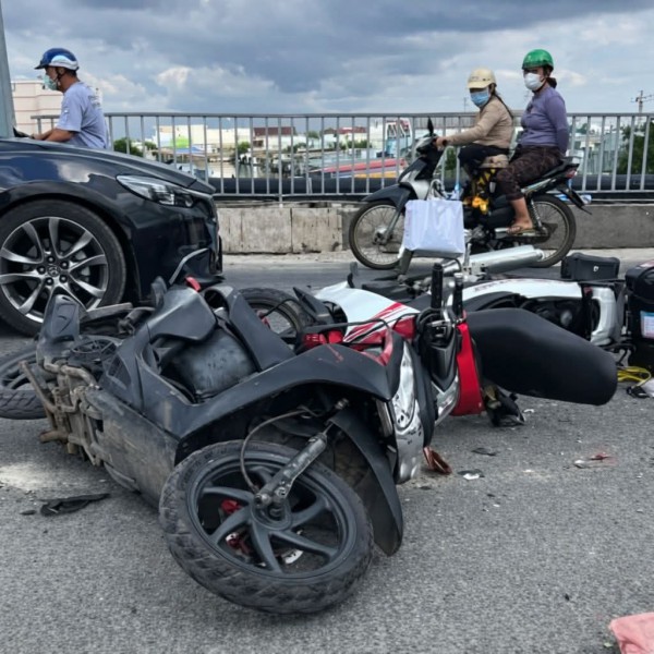 Cà Mau: Thi công cầu Huỳnh Thúc Kháng gây lo ngại an toàn giao thông giờ cao điểm Cà Mau: Thi công cầu Huỳnh Thúc Kháng gây lo ngại an toàn giao thông giờ cao điểm