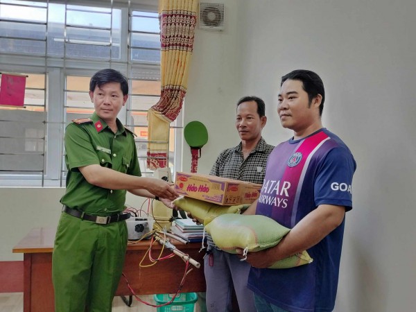 Cà Mau: Xóa tình trạng dùng xuyệt điện khai thác thủy sản kiểu tận diệt Cà Mau: Xóa tình trạng dùng xuyệt điện khai thác thủy sản kiểu tận diệt