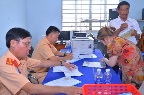 Cà Mau: Đăng ký xe ở các công an xã, không phụ thuộc địa bàn cư trú Cà Mau: Đăng ký xe ở các công an xã, không phụ thuộc địa bàn cư trú