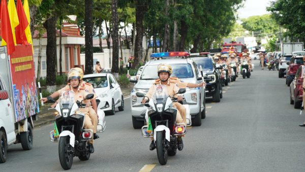 Cà Mau phát huy sức mạnh toàn dân trong bảo vệ an ninh Tổ quốc Cà Mau phát huy sức mạnh toàn dân trong bảo vệ an ninh Tổ quốc
