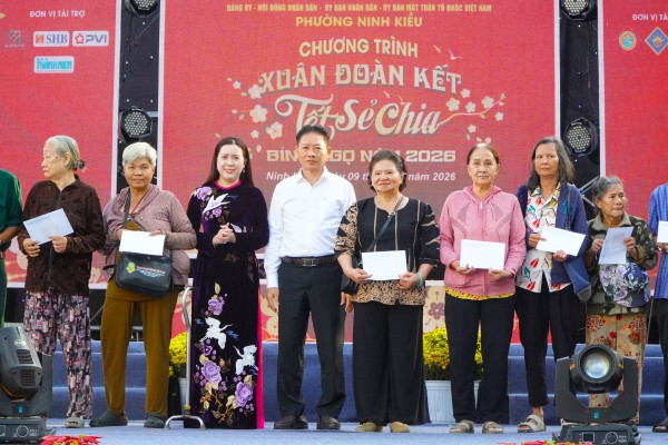 Cần Thơ: Báo Thanh Niên tặng nhà đại đoàn kết cho người nghèo đón tết Cần Thơ: Báo Thanh Niên tặng nhà đại đoàn kết cho người nghèo đón tết