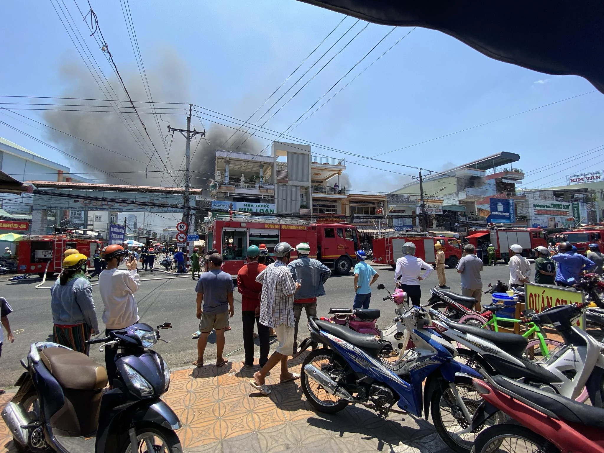 Cần Thơ: Cháy cửa hàng bán đồ nhựa tại chợ Ô Môn