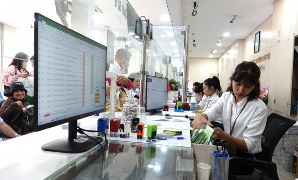 Cán bộ, công chức Bà Rịa - Vũng Tàu lên TP.HCM làm việc từ 5 giờ 10 Cán bộ, công chức Bà Rịa - Vũng Tàu lên TP.HCM làm việc từ 5 giờ 10