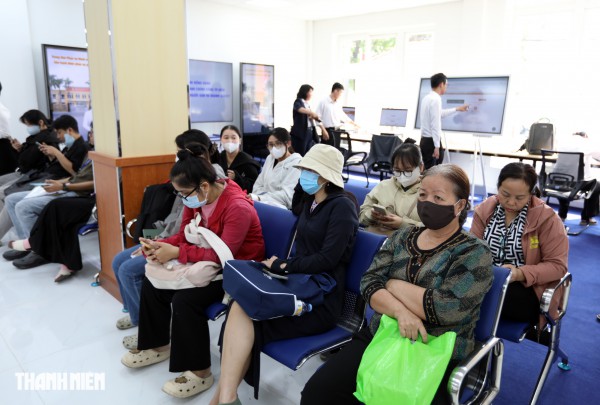 Cận cảnh Trung tâm Phục vụ hành chính công TP.HCM trong ngày đầu vận hành Cận cảnh Trung tâm Phục vụ hành chính công TP.HCM trong ngày đầu vận hành