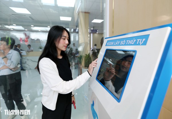 Cận cảnh Trung tâm Phục vụ hành chính công TP.HCM trong ngày đầu vận hành Cận cảnh Trung tâm Phục vụ hành chính công TP.HCM trong ngày đầu vận hành