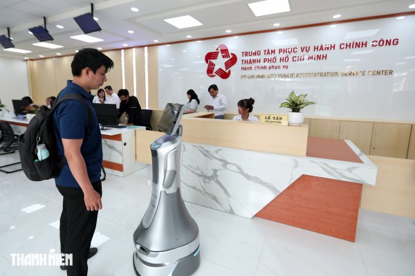 Cận cảnh Trung tâm Phục vụ hành chính công TP.HCM trong ngày đầu vận hành Cận cảnh Trung tâm Phục vụ hành chính công TP.HCM trong ngày đầu vận hành