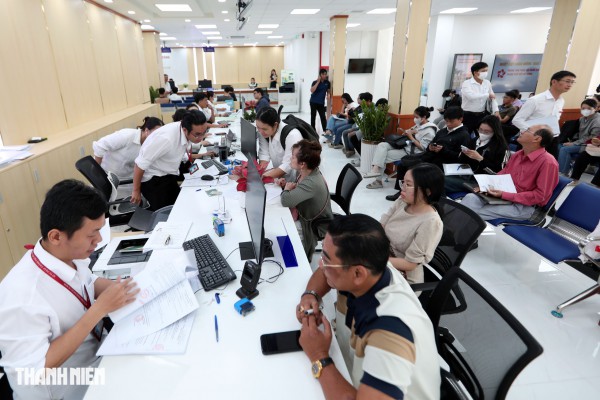 Cận cảnh Trung tâm Phục vụ hành chính công TP.HCM trong ngày đầu vận hành Cận cảnh Trung tâm Phục vụ hành chính công TP.HCM trong ngày đầu vận hành