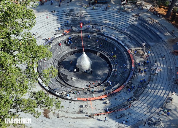 Cận cảnh biểu trưng hình giọt nước tại công viên số 1 Lý Thái Tổ