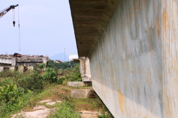 Cận cảnh cầu 220 tỉ đồng bắc qua sông Trường Giang 'treo' gần thập niên