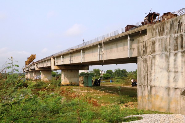 Cận cảnh cầu 220 tỉ đồng bắc qua sông Trường Giang 'treo' gần thập niên
