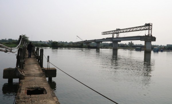 Cận cảnh cầu 220 tỉ đồng bắc qua sông Trường Giang 'treo' gần thập niên