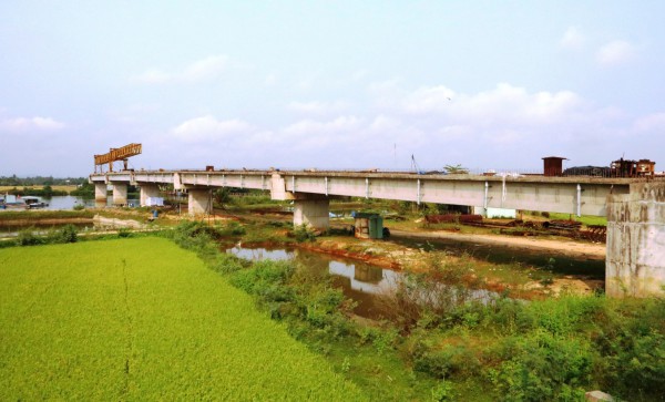 Cận cảnh cầu 220 tỉ đồng bắc qua sông Trường Giang 'treo' gần thập niên