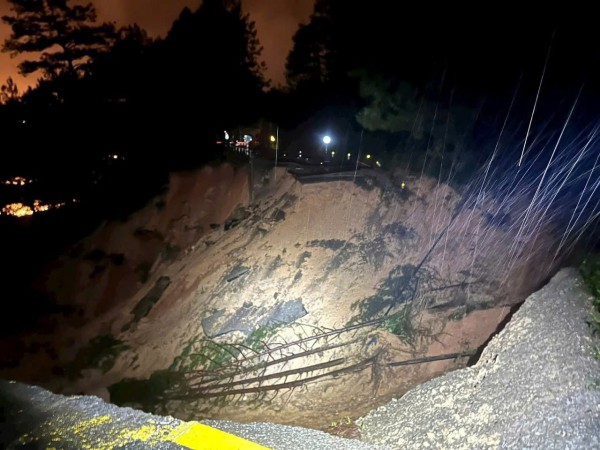 Cận cảnh đèo Mimosa bị xé toạc, đường vào Đà Lạt thêm ách tắc