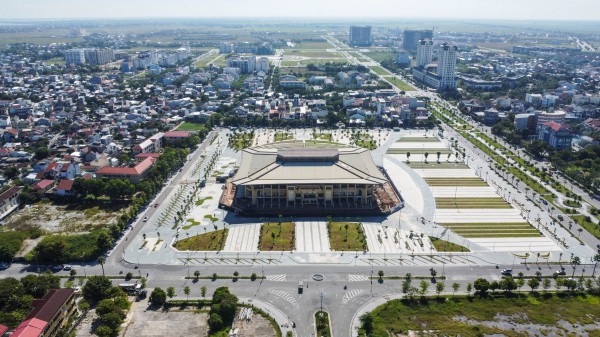 Cận cảnh dự án quảng trường 'điểm nhấn' gần 200 tỉ đồng ở Huế Cận cảnh dự án quảng trường 'điểm nhấn' gần 200 tỉ đồng ở Huế