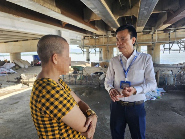 Cận cảnh dùng cả ngàn khối vỏ sò, ốc san lấp trái phép bờ sông Cửa Lấp