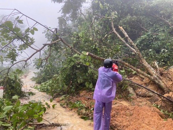 Cận cảnh hiện trường sạt lở đèo Khánh Lê khiến ít nhất 6 người tử vong