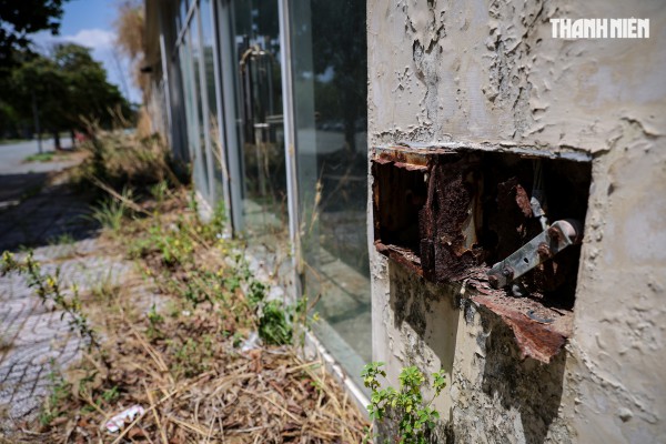 Cận cảnh khu căn hộ nghìn tỉ xuống cấp ở Thủ Thiêm chuẩn bị đấu giá