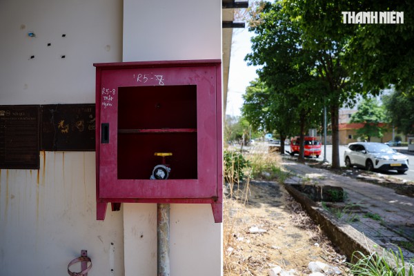 Cận cảnh khu căn hộ nghìn tỉ xuống cấp ở Thủ Thiêm chuẩn bị đấu giá