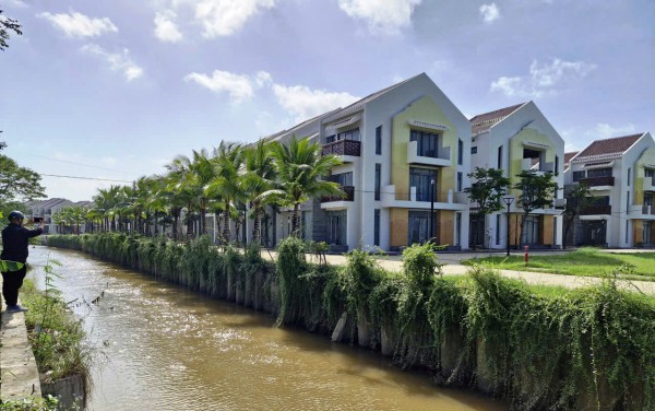 Cận cảnh loạt biệt thự nghìn tỉ 'đắp chiếu' tại Hội An đang rao đấu giá Cận cảnh loạt biệt thự nghìn tỉ 'đắp chiếu' tại Hội An đang rao đấu giá