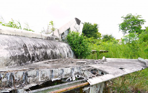 Cận cảnh máy bay MiG-21 bị 'bỏ quên' nhiều năm giữa khu dân cư Cà Mau