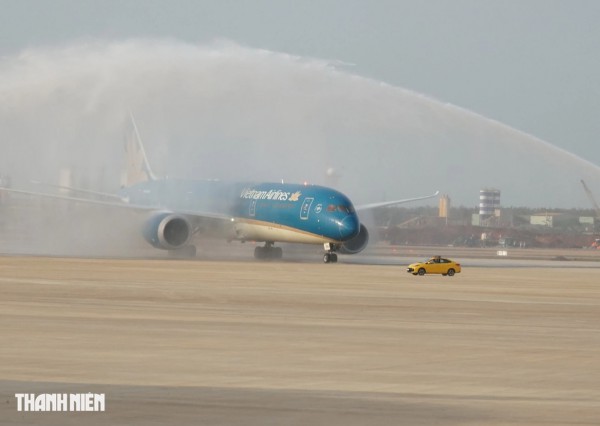 Cận cảnh máy bay lớn nhất Việt Nam Boeing 787 Dreamliner đáp sân bay Long Thành Cận cảnh máy bay lớn nhất Việt Nam Boeing 787 Dreamliner đáp sân bay Long Thành