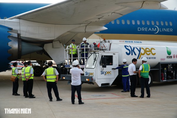 Cận cảnh máy bay lớn nhất Việt Nam Boeing 787 Dreamliner đáp sân bay Long Thành Cận cảnh máy bay lớn nhất Việt Nam Boeing 787 Dreamliner đáp sân bay Long Thành