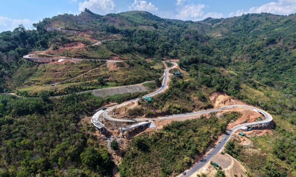 Cận cảnh quốc lộ 28B - cung đường mới đi Đà Lạt đang về đích Cận cảnh quốc lộ 28B - cung đường mới đi Đà Lạt đang về đích